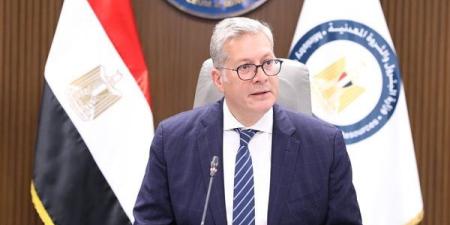 وزير
      البترول
      يتوجه
      إلى
      موقع
      غرق
      حفار
      بجبل
      الزيت - نجد الاخبارية