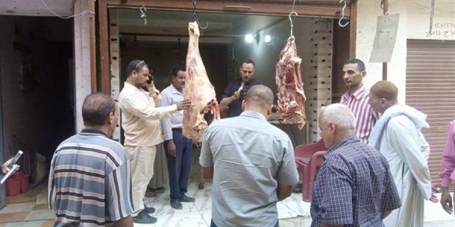 تحرير
      7
      محاضر
      متنوعة
      في
      مركز
      جهينة
      بسوهاج
      للذبح
      خارج
      السلخانة
      وعدم
      الإعلان
      عن
      الأسعار
      وإشغالات
      وبيئة - نجد الاخبارية