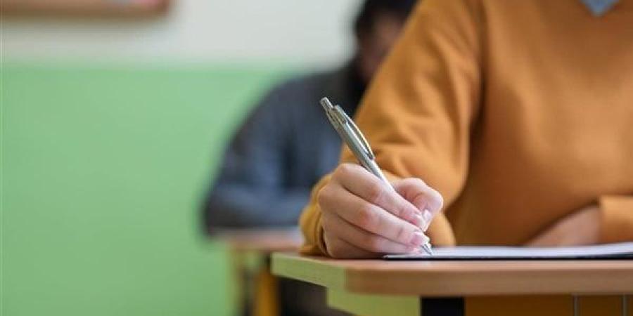 امتحانات
      الثانوية
      العامة
      2025..
      8
      تعليمات
      تجنبك
      الأخطاء
      الشائعة
      داخل
      اللجنة - نجد الاخبارية