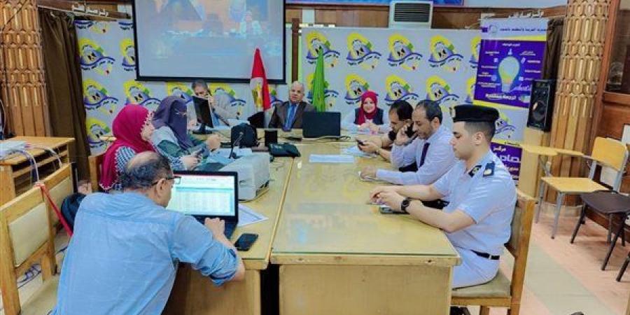 وكيل
      تعليم
      الفيوم
      يتابع
      غرفة
      عمليات
      امتحانات
      الثانوية
      العامة
      في
      مادة
      اللغة
      الأجنبية
      الثانية - نجد الاخبارية